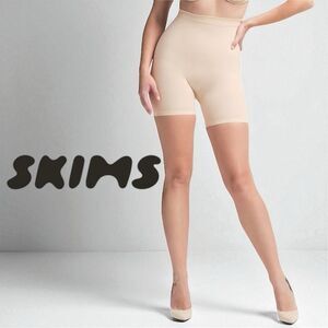 SKIMS Women's 2XL Beige Mid-Thigh Shapewear Shorts High-Waisted Seamless